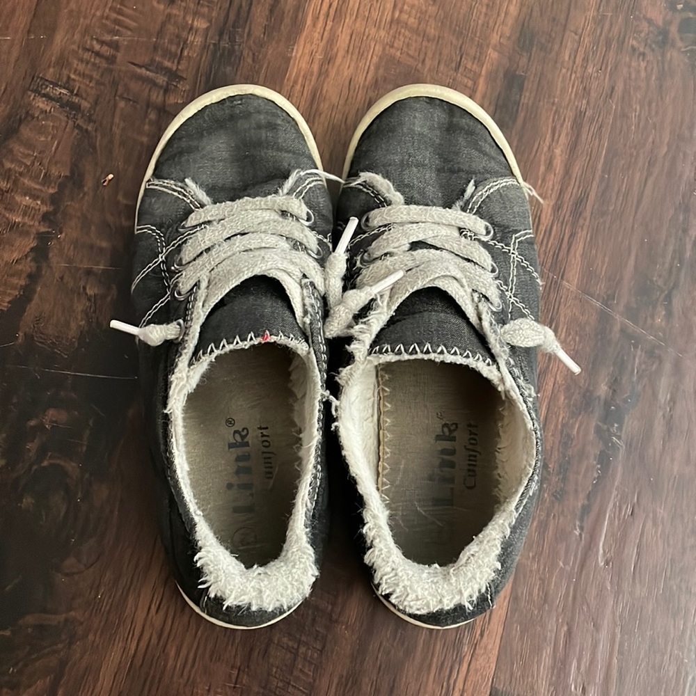 Girls shoes